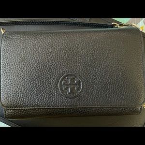 Tory Burch
McGraw pebbled crossbody bag